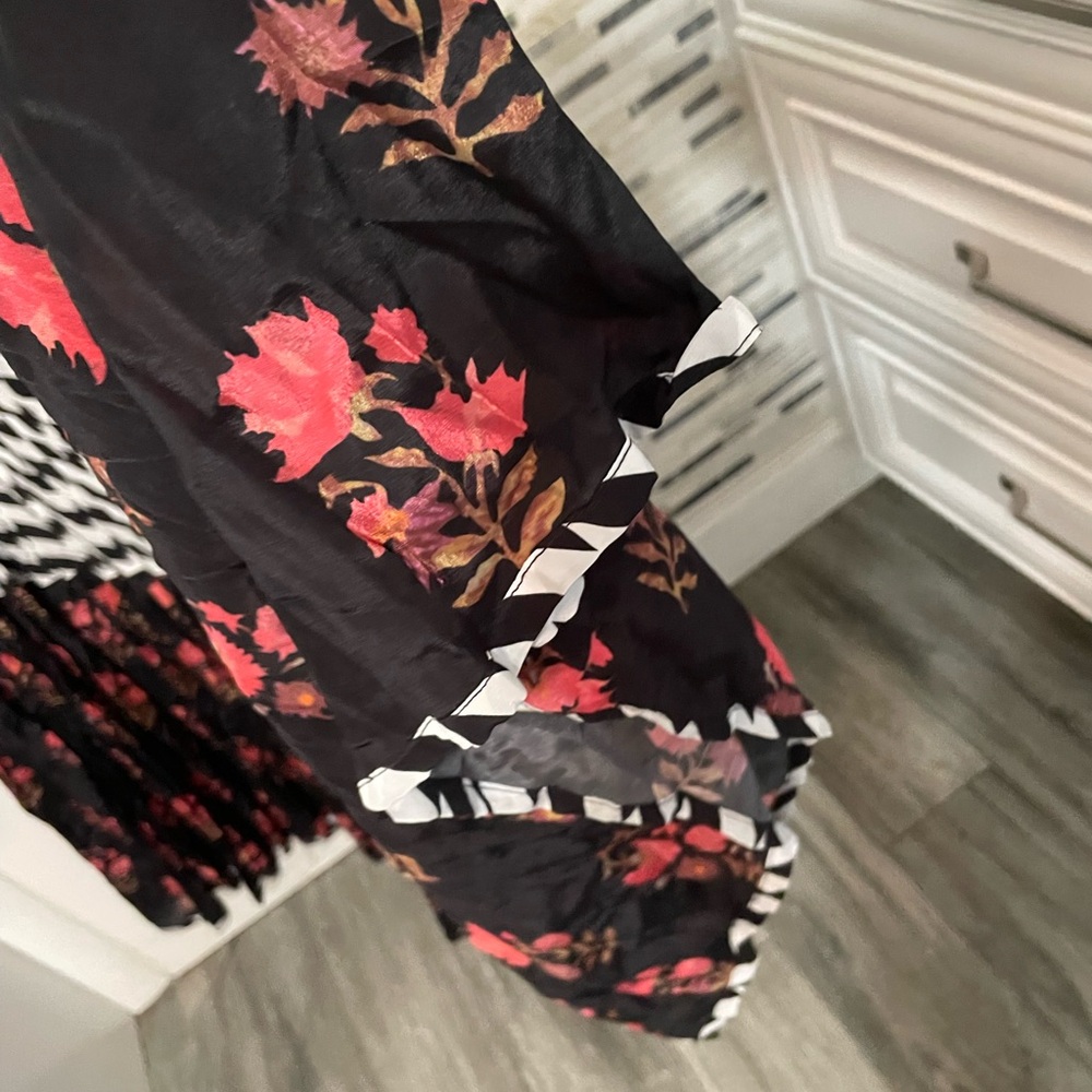 Anthropologie Nikasha Black red floral contrast Stripes Maxi Long
Sleeve dress - Picture 10 of 14